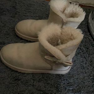 Ugg bow tie with crystals